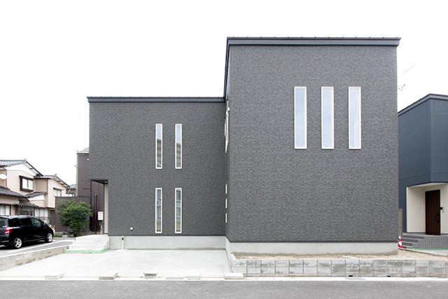 吹抜のある広々LDK・床暖房で足元ぽかぽかシンプルモダンハウス ハーバーハウス上越支店