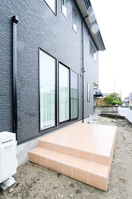 吹抜け×鉄骨階段 立地に合わせた、抜け感のある居心地の良い家 ハーバーハウス上越支店