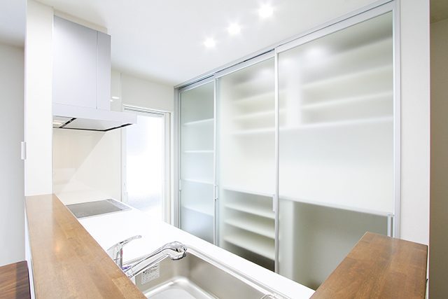 長野「造作のキッチン収納で空間すっきりシンプルモダンハウス」 ハーバーハウス上越支店
