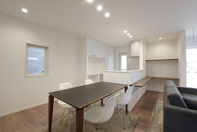 長野「空間も電気も賢く使う、造作家具と太陽光パネルのある家」 ハーバーハウス上越支店