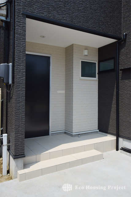 長野「シンプルモダン・フルハイトドアとウッドパネル天井のLDKのある家」 ハーバーハウス上越支店