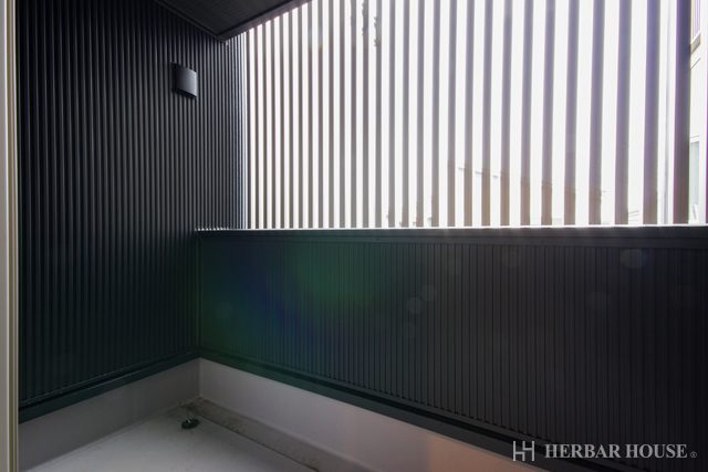 長野「ヴィンテージスタイル・吹抜けのあるウォルナット無垢床の家」 ハーバーハウス上越支店
