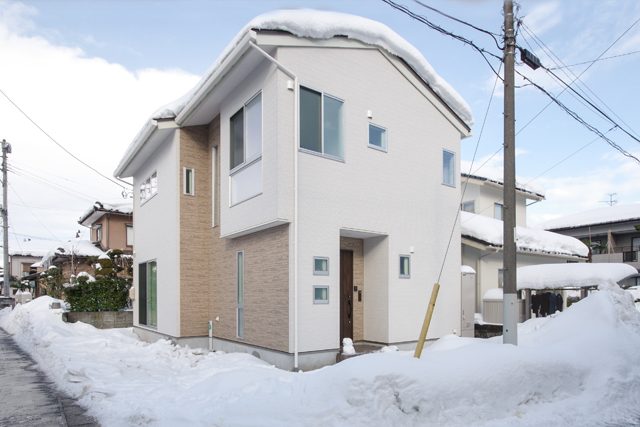 長野「家族で囲める造作テーブルのあるお家」 ハーバーハウス上越支店