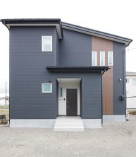 長野「Black Modern House 庭を楽しむウッドデッキのあるお家」 ハーバーハウス長野支店