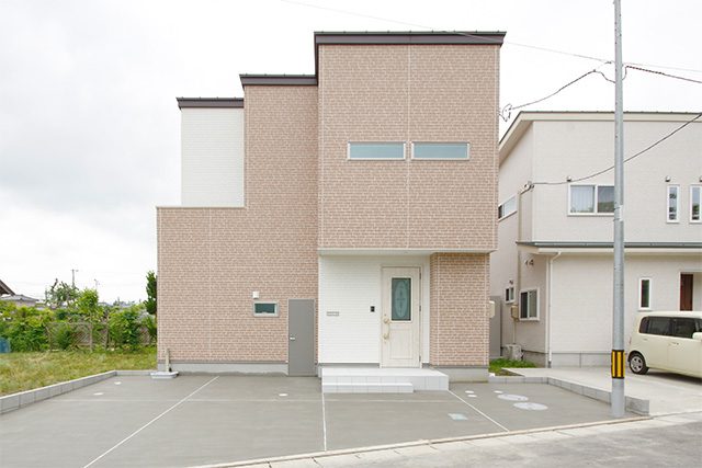 長野「レンガ調でまとめた外観♪こだわりアクセントクロスのあるお家」 ハーバーハウス上越支店