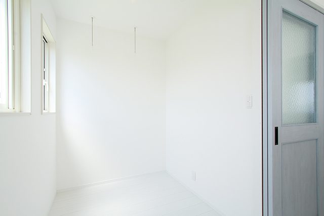長野「フレンチモダン・南欧風内装と、鉄骨階段の広々明るいリビングの家」 ハーバーハウス上越支店