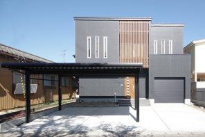 長野「電動シャッター付ガレージのあるブラックを基調としたスタイリッシュハウス」 ハーバーハウス長野支店