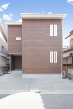 長野「コンパクトな敷地ながら車2台の駐車が可能　勾配天井のある2階リビングの家」 ハーバーハウス長野支店