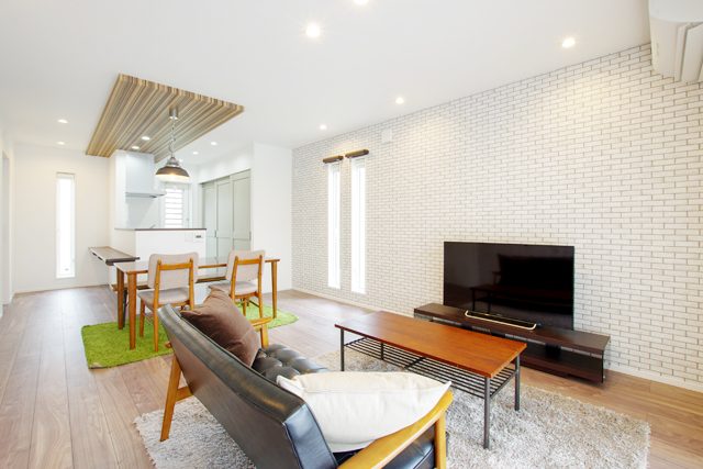 長野「キッチンの折り下げ天井が演出 カフェのような空間のある家」 ハーバーハウス上越支店