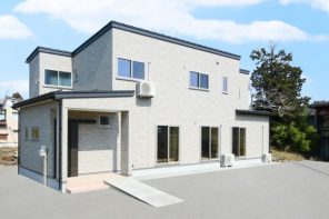 妙高市姫川原「ペニンシュラキッチンのあるバリアフリーの共有型二世帯住宅」住宅完成見学会