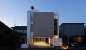 花火を望む、上質な暮らしを極めた都市型3階建て邸宅 ハーバーハウス長野支店