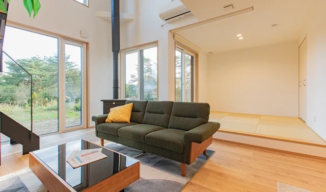 避暑地で借景を楽しむ吹き抜けLDK×ナチュラルテイストの家 ハーバーハウス上越支店