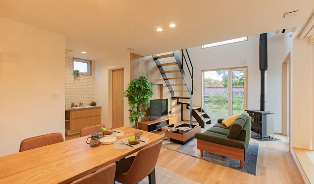 避暑地で借景を楽しむ吹き抜けLDK×ナチュラルテイストの家 ハーバーハウス上越支店