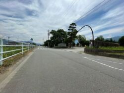 治田小学校前面道路(403号線方面)