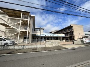 長野市若里2丁目の【土地】の芹田小学校(約940m)