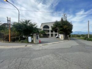 長野市若穂綿内の【土地】の若穂中学校写真(約3100m)