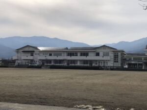 千曲市大字野高場の【土地】の更埴西中学校写真(約1900m)