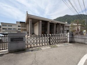 長野市立西部中学校まで徒歩約15分(約1200m)
